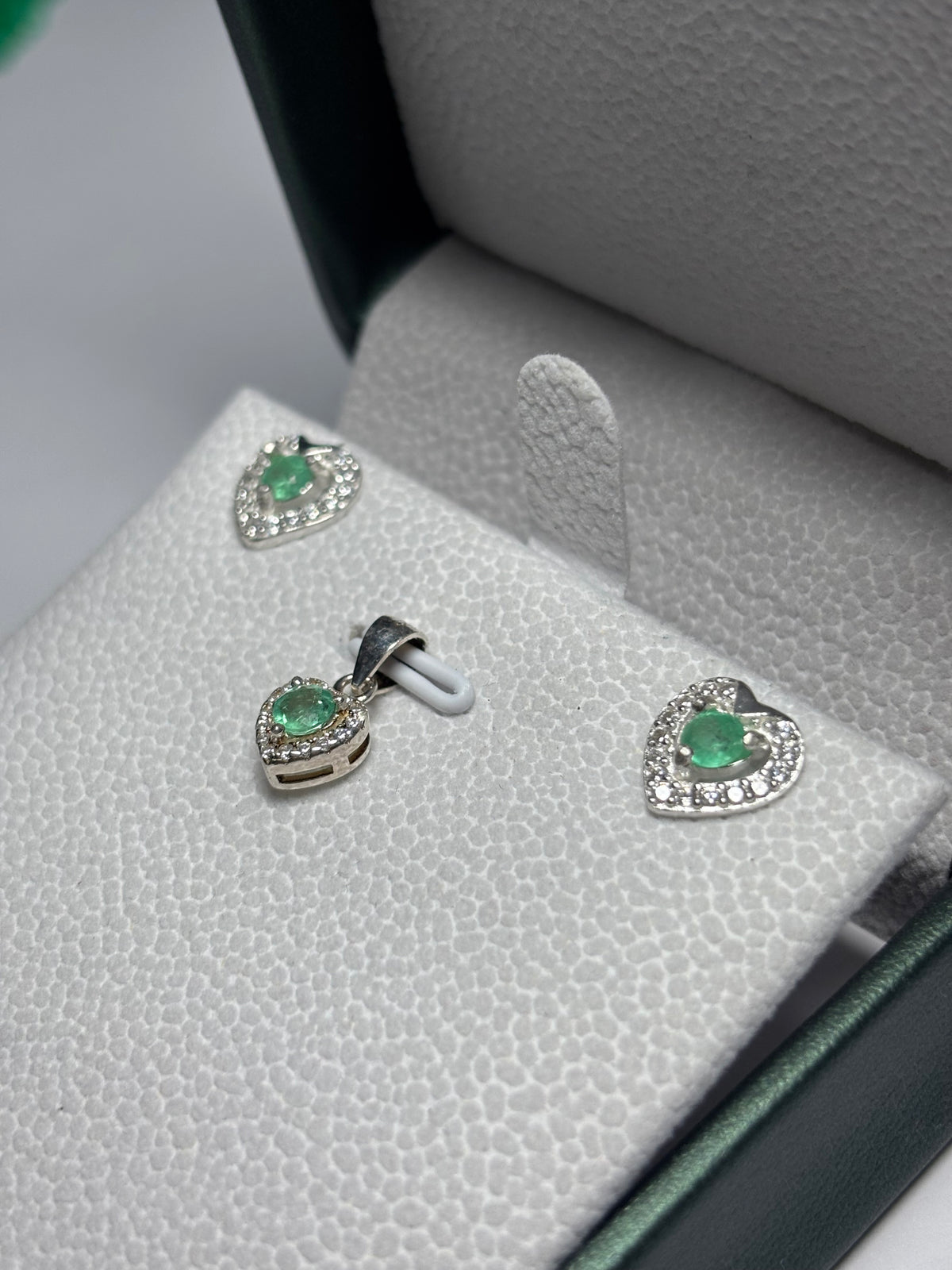 Set Corazón de Topitos y Dije en plata 925 con esmeralda natural colombiana