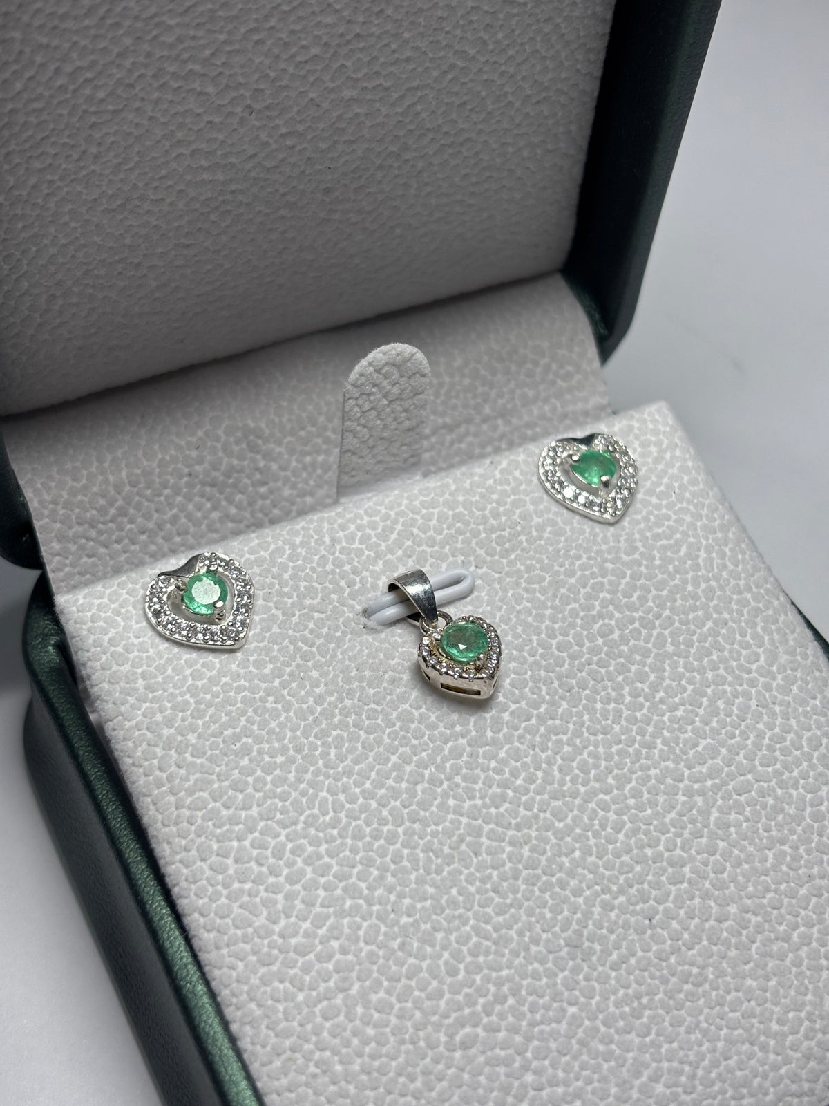 Set Corazón de Topitos y Dije en plata 925 con esmeralda natural colombiana