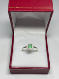 Anillo Flor en plata 925 con esmeralda natural colombiana