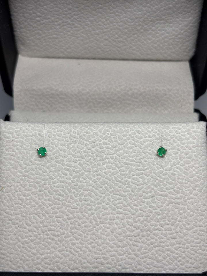 Topitos Clásicos — 2 mm en plata 925 con esmeralda natural colombiana