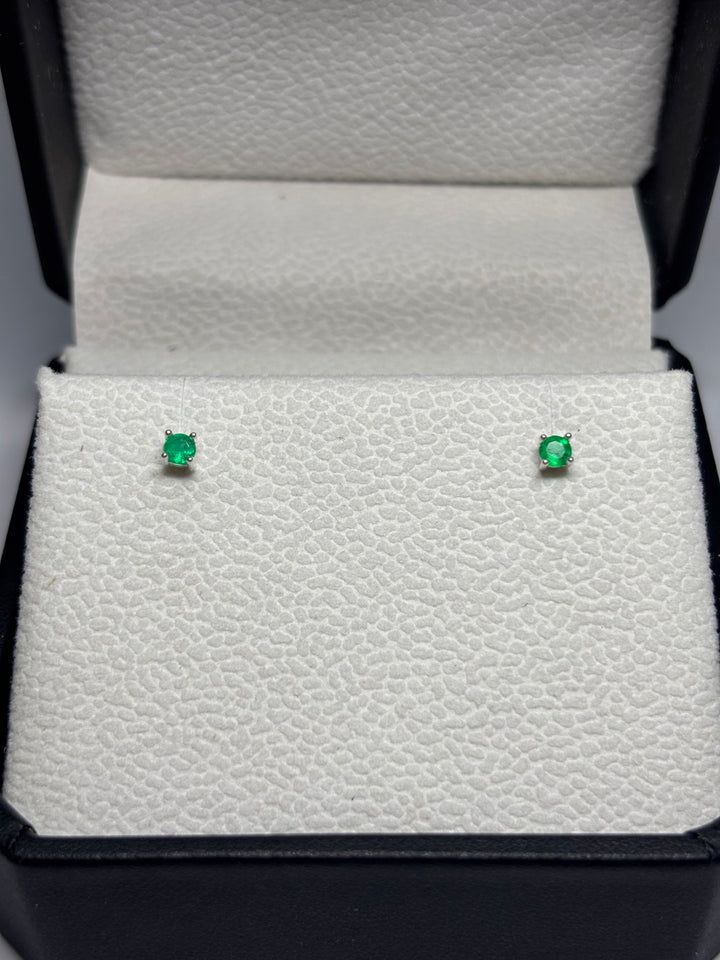 Topitos Verde Intenso — 3 mm en plata 925 con esmeralda natural colombiana